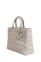 حقيبة Lady Dior الكبيرة من جلد الحمل بلون رمادي كاناج