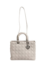 حقيبة Lady Dior الكبيرة من جلد الحمل بلون رمادي كاناج
