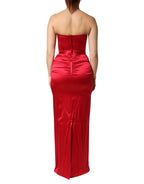 فستان سهرة طويل حريري أحمر بدون حمالات بقصة ضيقة